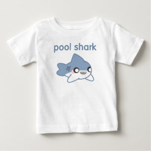 Peu de requin de piscine badine le T-shirts