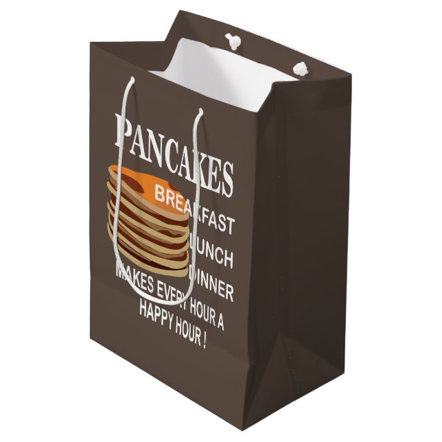 Pfannkuchen machen jede Stunde einen glücklichen P Mittlere Geschenktüte (Vorderseite Schrägansicht)