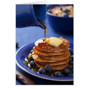 Pfannkuchen mit Sirup und Heidelbeere