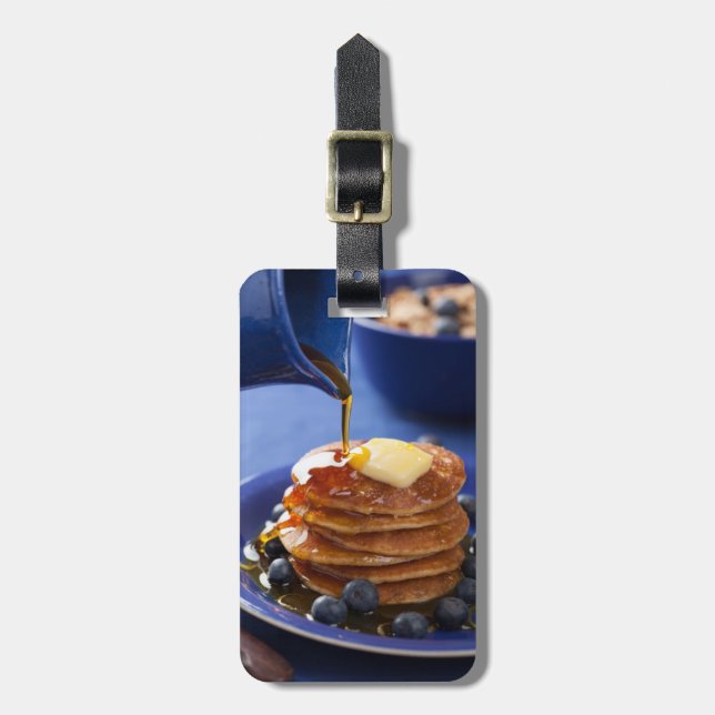 Pfannkuchen mit Sirup und Heidelbeeren Gepäckanhänger (Vorderseite vertikal)