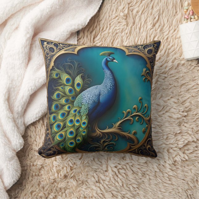 Pfau zeigt Federn im hellen Hintergrund Kissen (Decke)