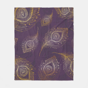 Pfauenfeder aus Gold, violetter Hintergrund. Fleecedecke