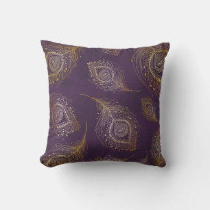 Pfauenfeder aus Gold, violetter Hintergrund. Kissen