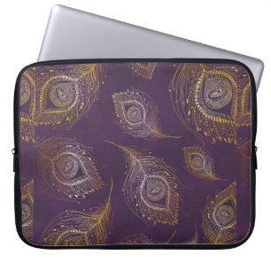Pfauenfeder im violetten Hintergrund Laptopschutzhülle
