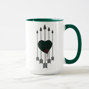Pfeile des Pfeil-  geschossen durch Herz Tasse