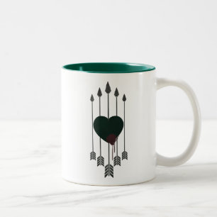 Pfeile des Pfeil-  geschossen durch Herz Zweifarbige Tasse
