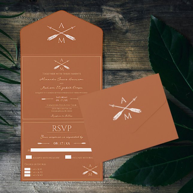 Pfeile und Monogramme Hochzeiten | Burnt Orange All In One Einladung (Burnt Orange Arrows and Monograms Wedding All in One Invitation)