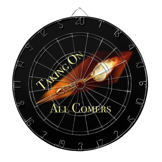 Pfeile verfechten das Nehmen auf allen Dartscheibe (vorne)