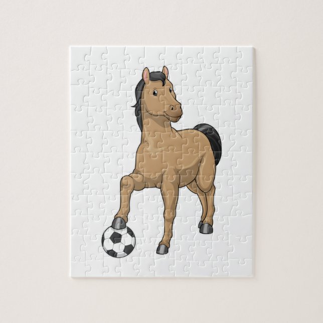 Pferd als Fußballspieler mit Fußball (Vertikal)