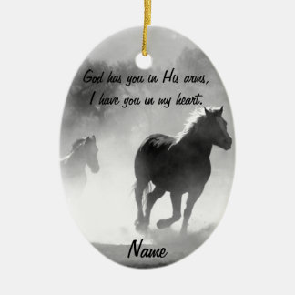 Pferd, das aus dem Nebel heraus galoppiert Keramik Ornament
