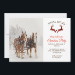 Pferd Gezeichnet Sleigh Weihnachtslandschaft Einladung<br><div class="desc">Weihnachts-Party Einladung mit einem Foto von 2 belgianischen Zugpferden,  die einen Schlitten ziehen. Schneeflocken fallen sanft mit schneebedeckten Kiefern im Hintergrund. Eine Abbildung von 2 Springhirschen mit karierter Rot-Färbung über dem Einladungstext.</div>