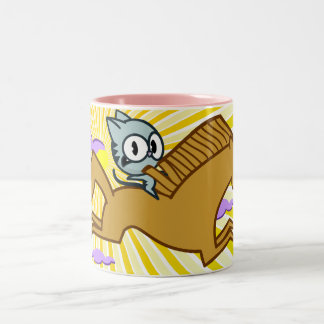 Pferd gibt Miezekatze eine Fahrt Zweifarbige Tasse