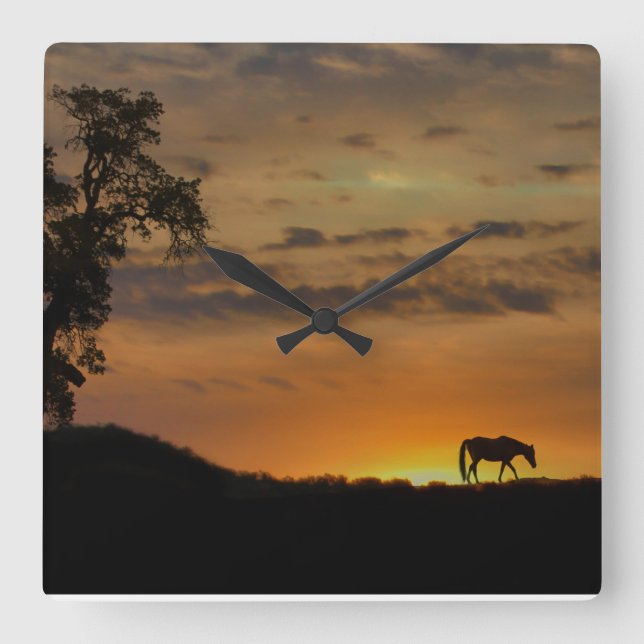 Pferd im Sonnenuntergang Quadratische Wanduhr (Vorderseite)