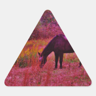 Pferd in einem kaleidoskopfarbenen Feld Dreieckiger Aufkleber