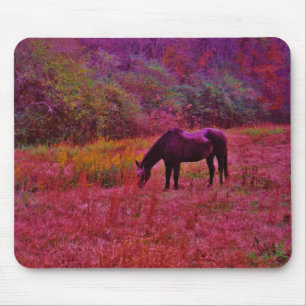 Pferd in einem kaleidoskopfarbenen Feld Mousepad