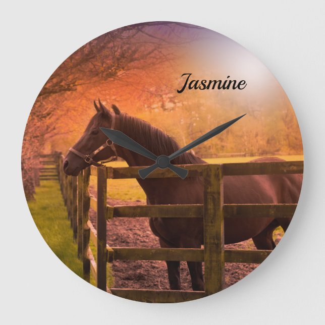 Pferd in Paddock Personalisiert Große Wanduhr (Vorderseite)