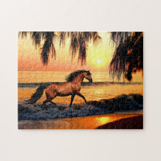 Pferd läuft am Strand