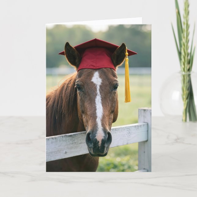 Pferd mit roter Abschlussmütze Karte (Vorderseite)
