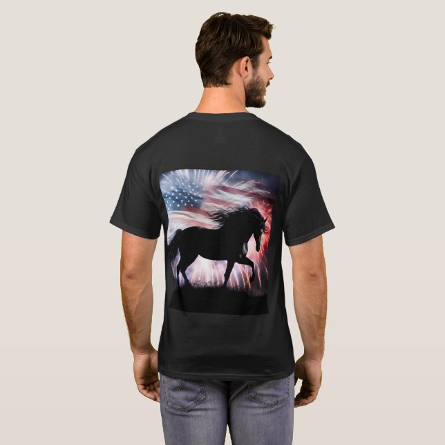 Pferd und amerikanische Flagge mit Feuerwerk T-Shirt (Schwarz voll)