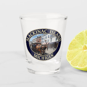 Pferd und Heirat in der Innenstadt von Mackinac Schnapsglas