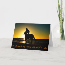 Pferd und Reiter auf dem Strand an der Karte