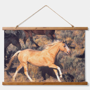Pferde auf einer Ponderosa-Ranch Wandteppich Mit Holzrahmen