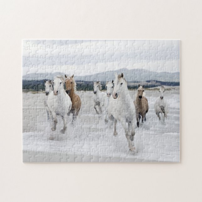 Pferde, die auf dem Beach Jigsaw Puzzle laufen (Horizontal)