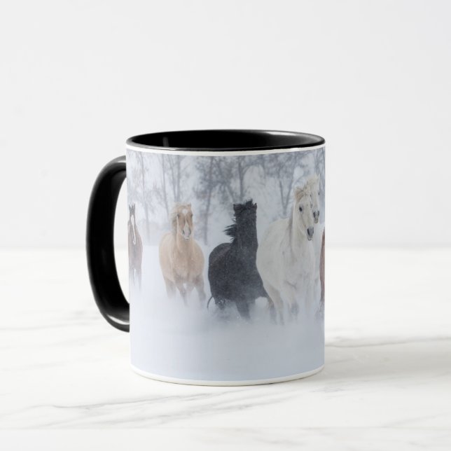 Pferde, die durch den Schnee laufen Tasse (Vorderseite Links)