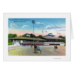 Pferde, die ein Morgen-Training auf der Bahn