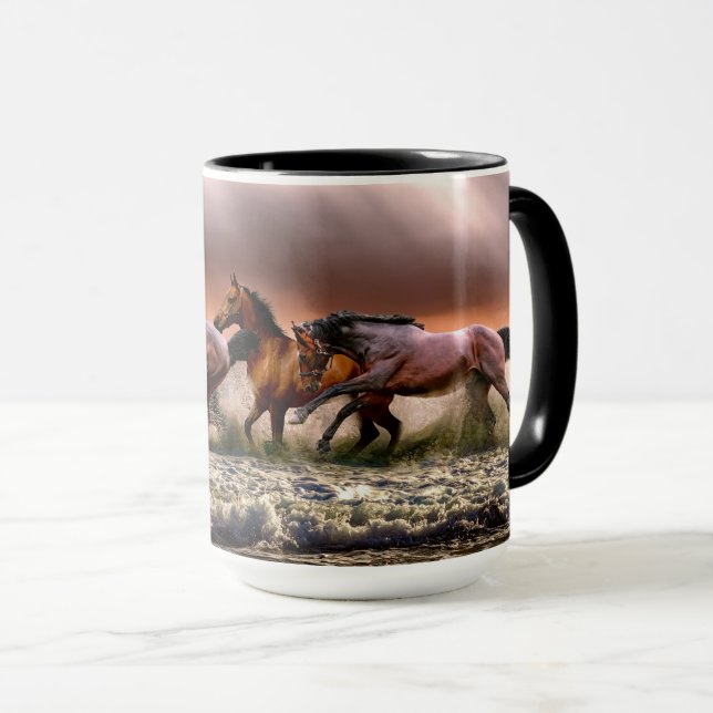 Pferde, die im Surf laufen Tasse (VorderseiteRechts)