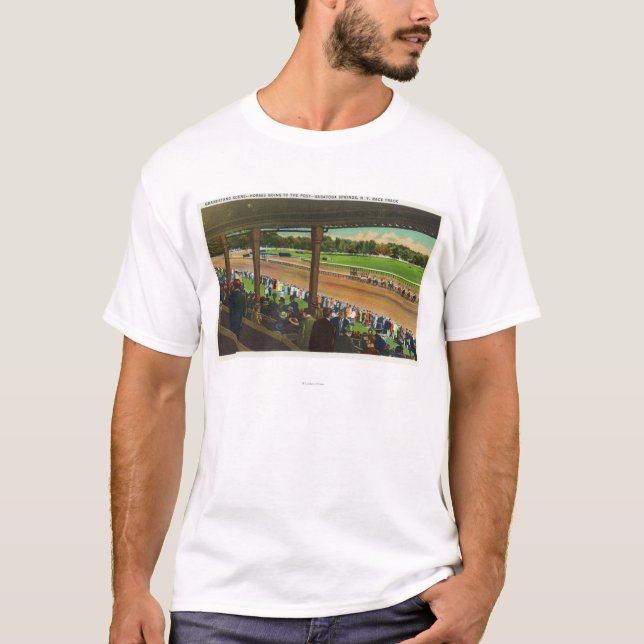Pferde, die zum Posten an der Rennstrecke gehen T-Shirt (Vorderseite)