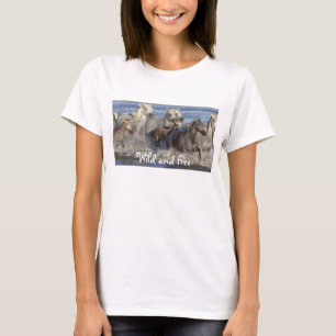 Pferde galoppieren im Wasser T-Shirt