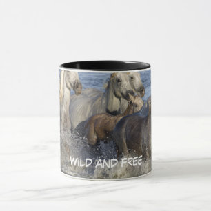 Pferde galoppieren im Wasser Tasse