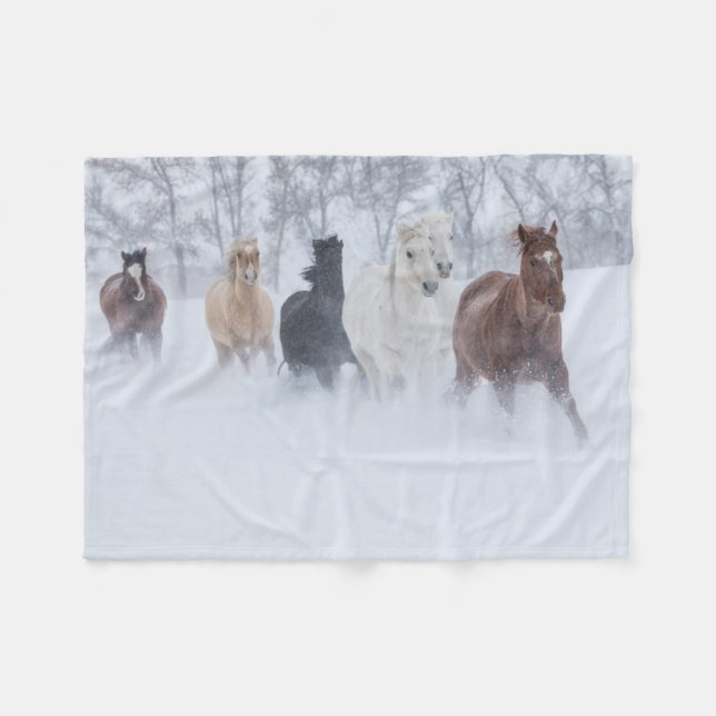 Pferde laufen durch den Schnee Fleecedecke (Vorderseite (Horizontal))