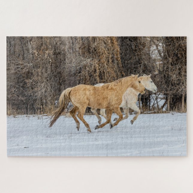 Pferde laufen im Schnee (Horizontal)