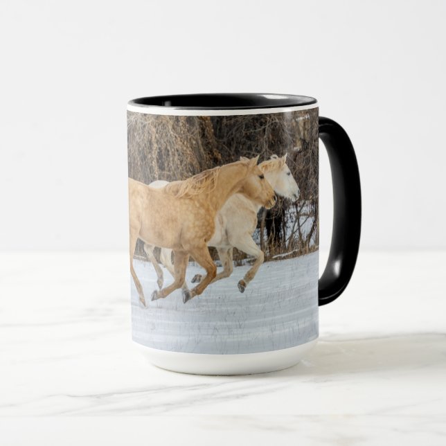Pferde laufen im Schnee Tasse (VorderseiteRechts)