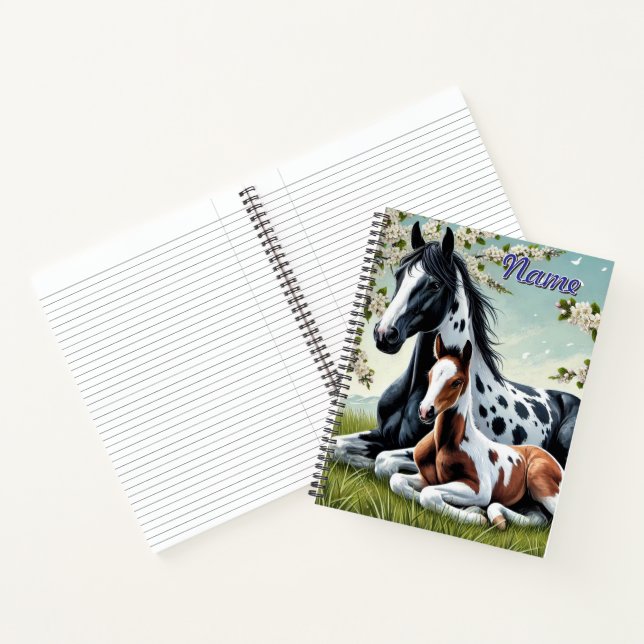 Pferde und Fohlen ruhen Amid blühende Bäume Notizbuch (Innenseite)