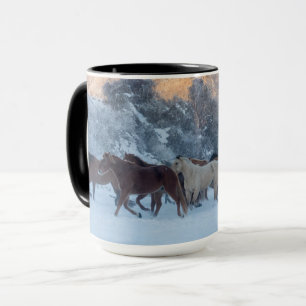 Pferdeauftrieb im Winter auf der Hideout Ranch Tasse