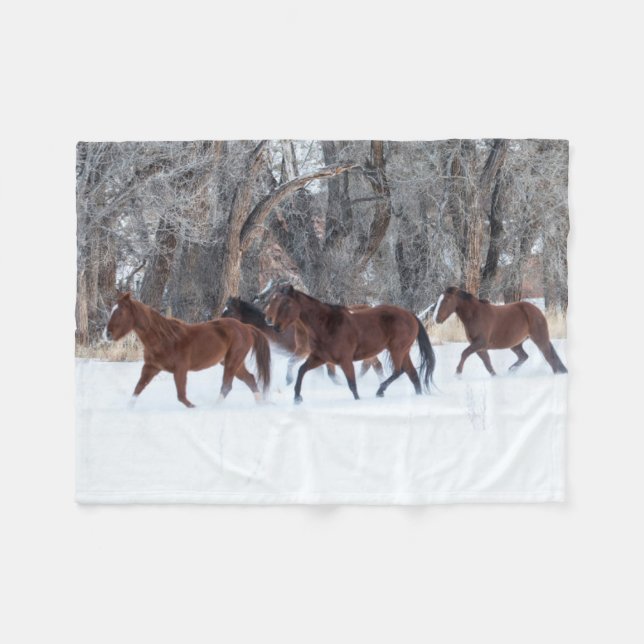 Pferdeherde, die in Winterschnee laufen Fleecedecke (Vorderseite (Horizontal))