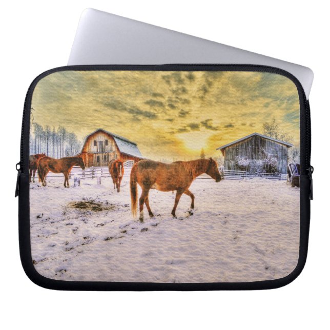 Pferdeherde Kastanie bei Sonnenaufgang Foto Laptopschutzhülle (Vorderseite)