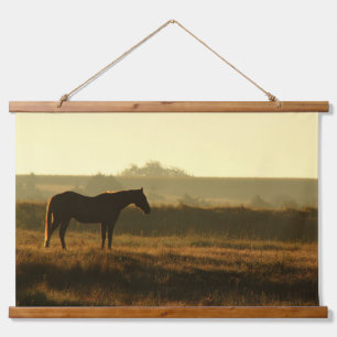 Pferdesilhouette im Morgenlicht. Wandteppich Mit Holzrahmen