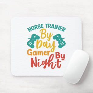 Pferdetrainer bei Tag Gamer bei Nacht Mousepad