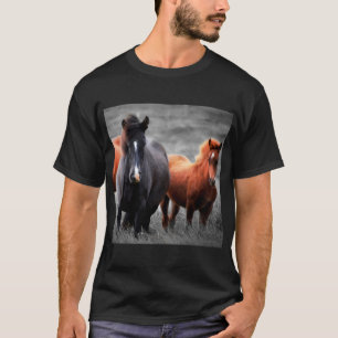 Pferdportrait: Selektive Farbfotografie T-Shirt