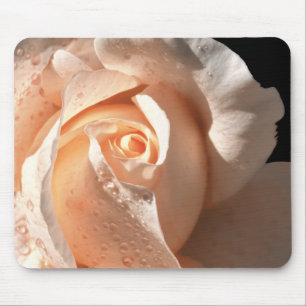 Pfirsich-Rose mit Tau Mousepad
