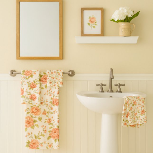 Pfirsich-Röte-Rosen-Blumenmuster   Badhandtuch Set (Peach blush rose towel set mockup.)
