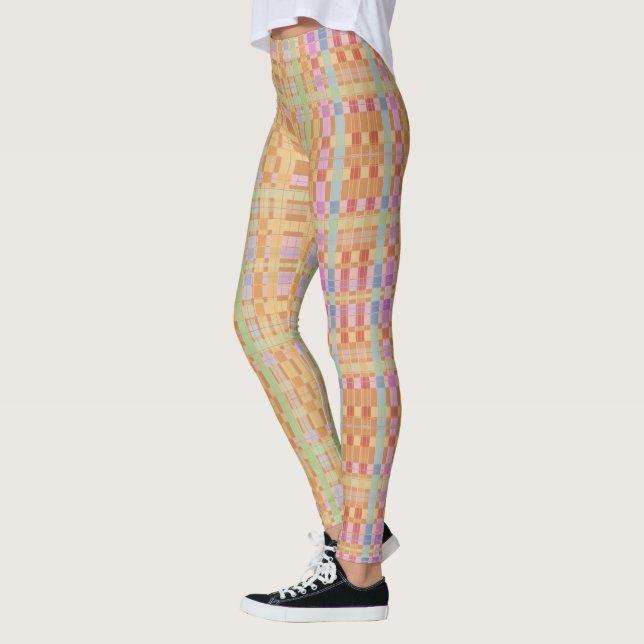 Pfirsich und Karierte Leggings (Links)