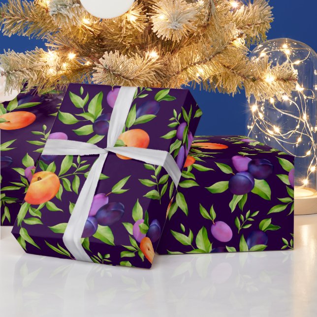 Pfirsiche Pflaumen Lila Niedliches Fruchtmuster Geschenkpapier (Feiertage)