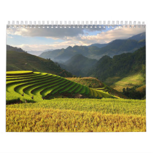 Pflanze auf Bergen mit bewölktem Himmel ernten Kalender