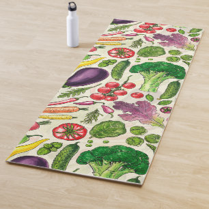 Pflanzliche und pflanzliche Gartenernte auf weißem Yogamatte