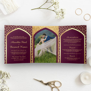 Pflaume und Gold Bollywood Style Indische Hochzeit Dreifach Gefaltete Einladung
